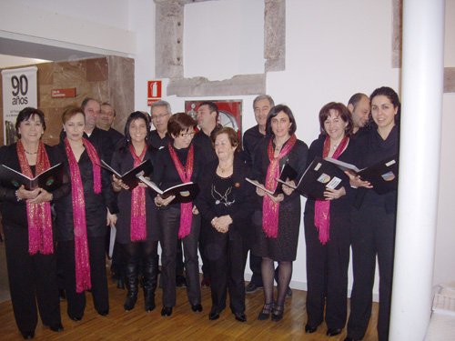 DÍA INTERNACIONAL DE LA MUJER (Ev120-El_coro_preparado.jpg)