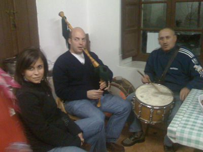 Actuación en Puertas (Ev97_Gaiteros.JPG)
