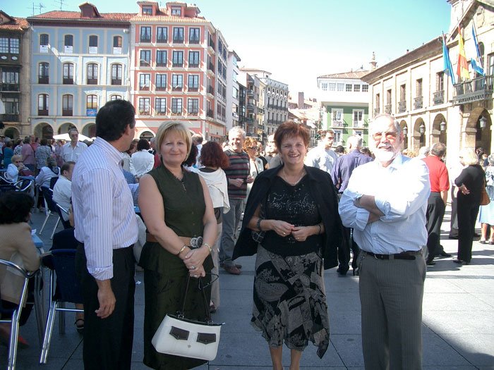 En la plaza (ev19_plaza.jpg)