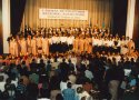Todos los coros, al final, cantando el Asturas Patria Querida (b1_ctodos_ico.jpg)