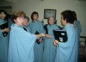 Componentes del coro en la sacristía de la iglesia (ev14_coro_02_ico.jpg)