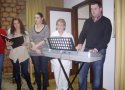 EL Coro canta en el Hogar 